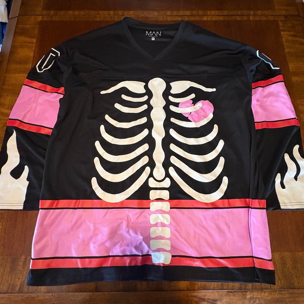 BoohooMAN Skeleton Hockey Jersey Pink Black Heartbreaker Graphic